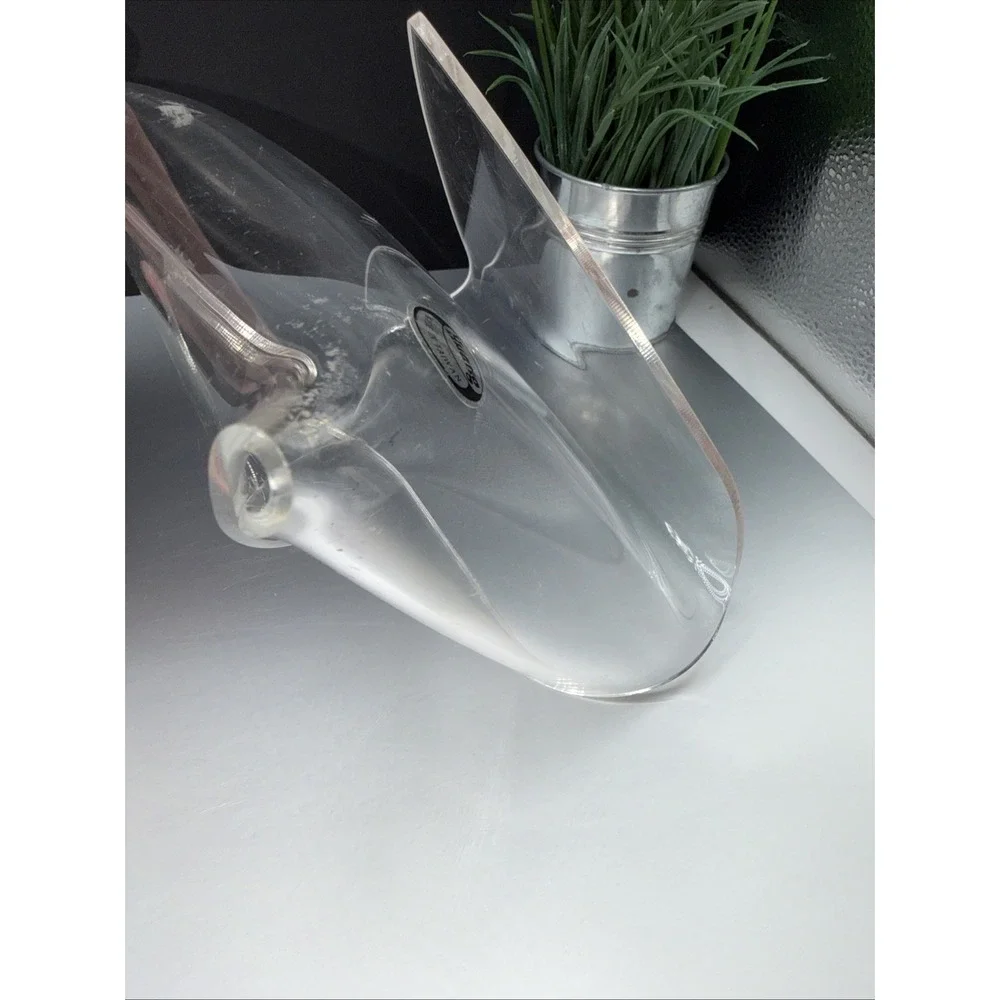 Huang LUCITE ENVELOPE SHAPED VINTAGE MCM Acrylic Stand